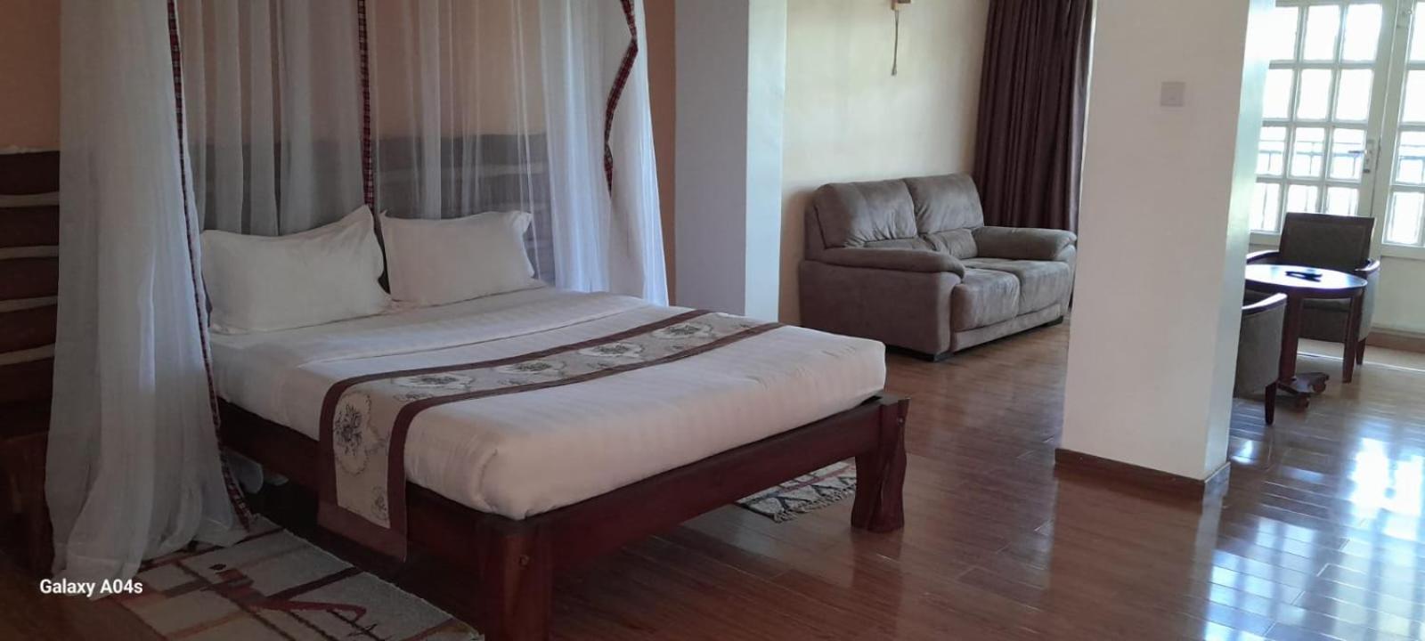 Esikar Gardens Hotel Narok Экстерьер фото